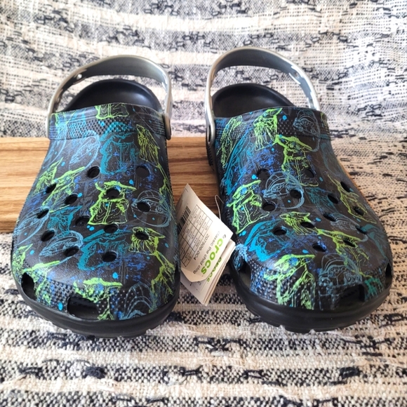 Crocs Mens size 13 RARE Mandalorian, NWT. - Picture 2 of 10